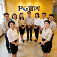 PG官网核心团队成员合影，展现团队积极向上的精神风貌